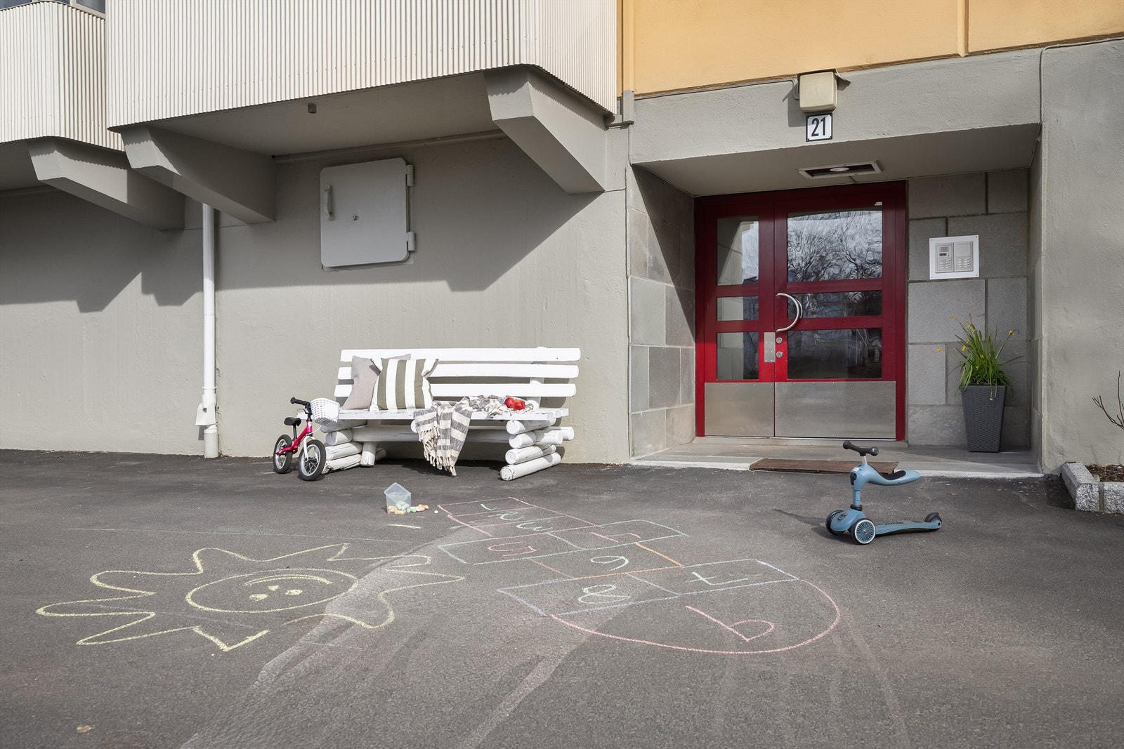 Oppgangen har trappefri adkomst inn til fellesarel og boder Galleribilde