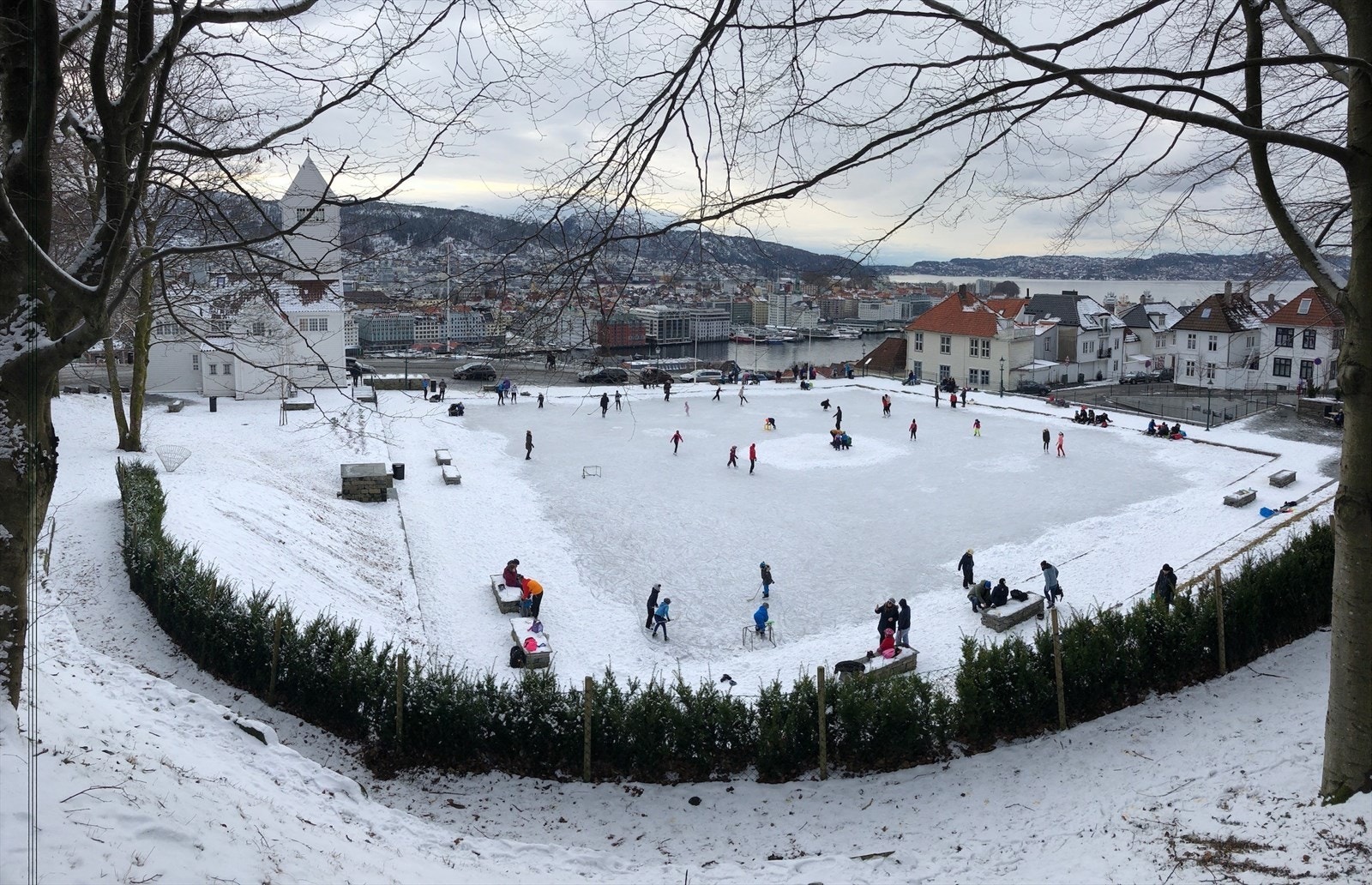 Skansedammen blir en herlig skøytebane om vinteren. Galleribilde