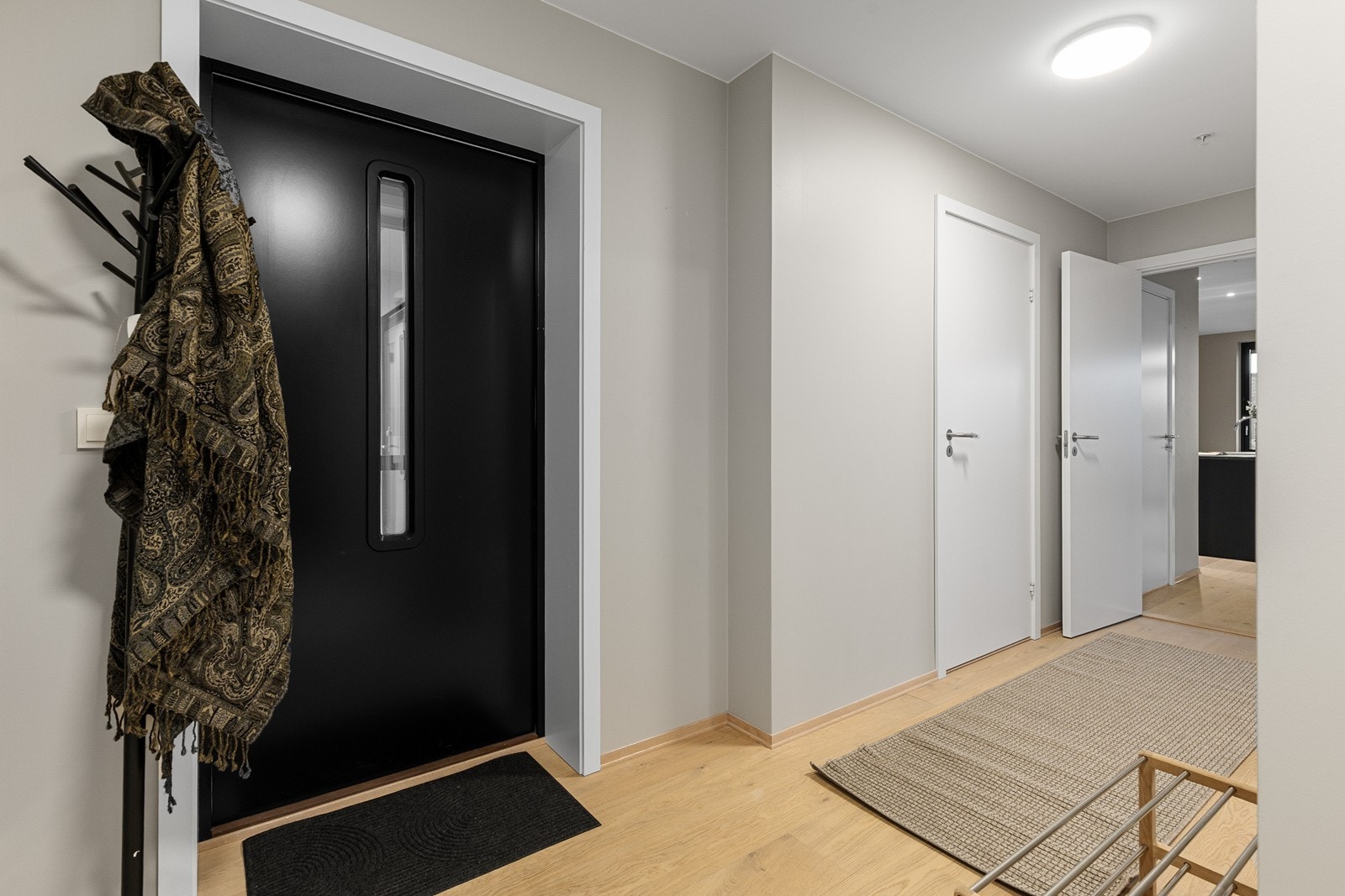 Hyggelig entré med til yttertøy og sko. Galleribilde