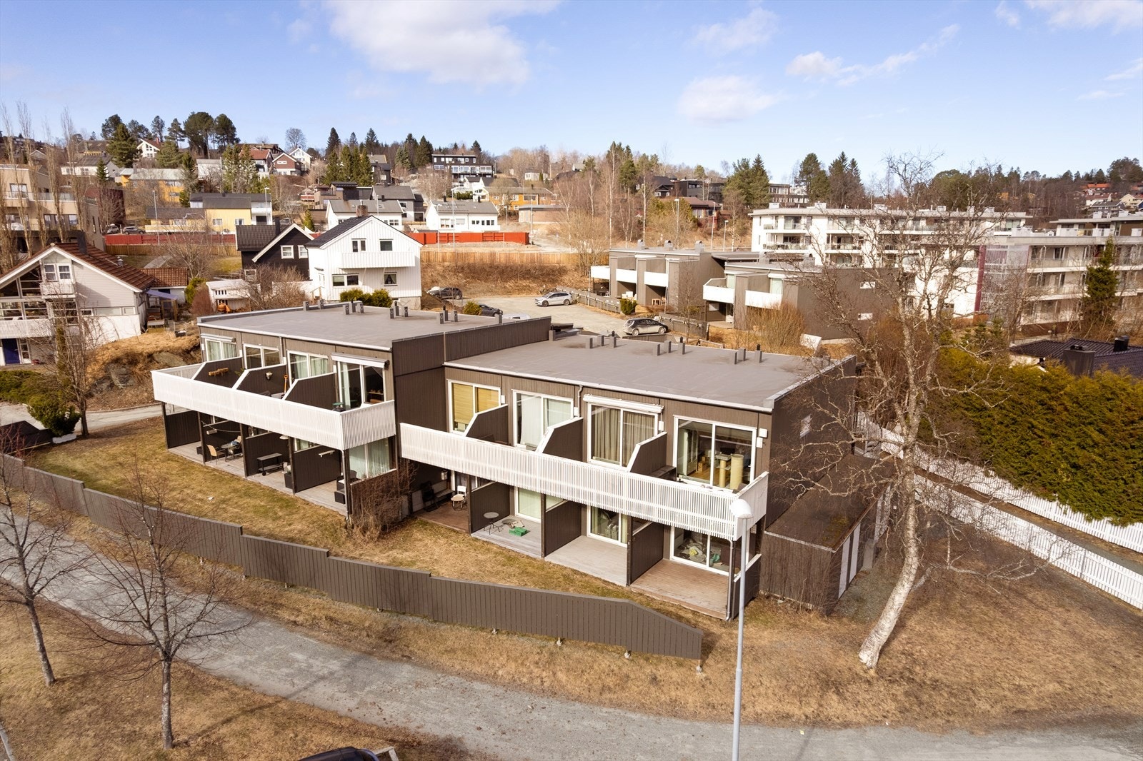 Flott beliggenhet på Byåsen med nærhet til et bredt tilbud av aktiviteter og servicetilbud, samt kort vei til både Trondheim sentrum og Bymarka. Galleribilde