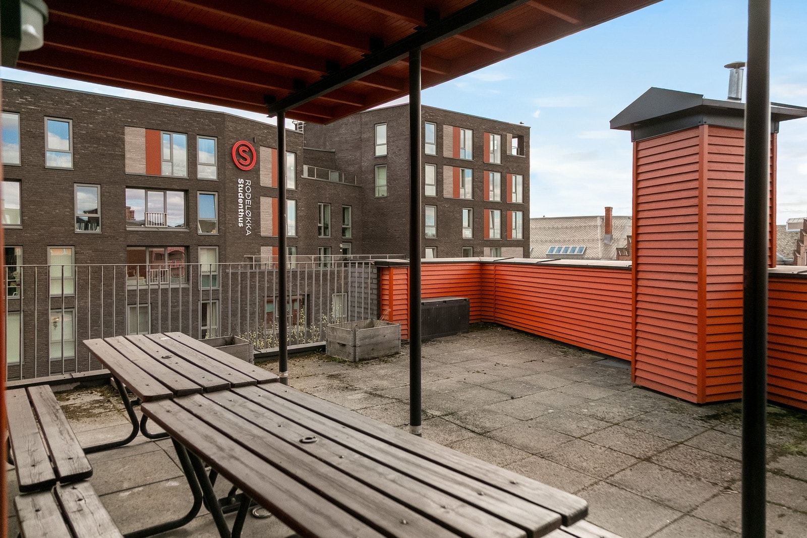 Her får du moderne fasiliteter som trappefri adkomst med heis til alle plan, direkte tilgang til felles takterrasse. Galleribilde