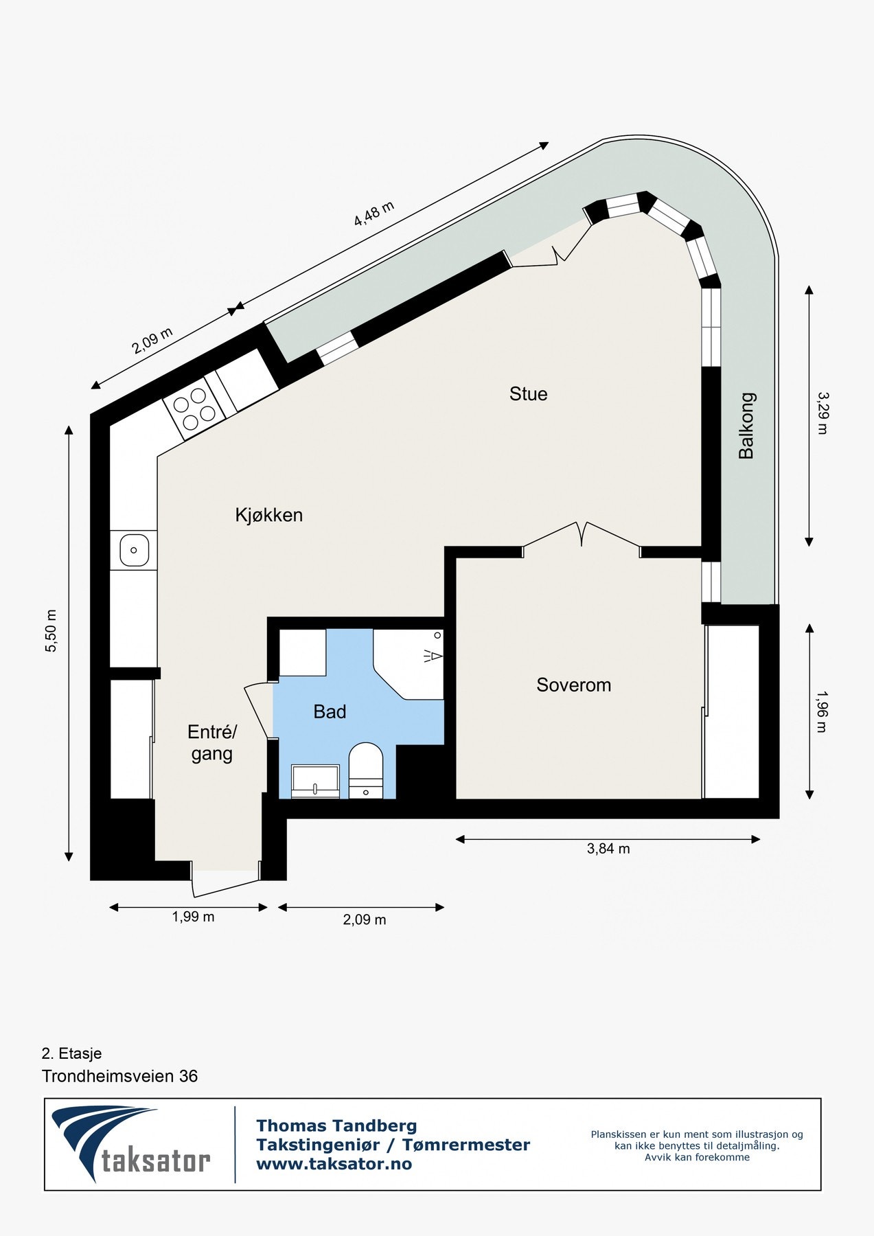 Leiligheten har en optimal planløsning som inneholder praktisk entré/gang, luftig stue, åpen kjøkkenløsning mot spisestue, tidløst baderom, soverom av god størrelse og luftebalkong. Galleribilde