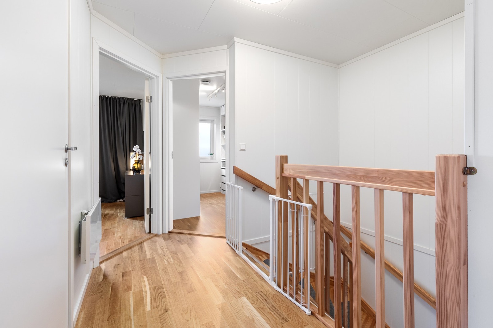 Tre romslige soverom samlet i én etasje, ideelt for barnefamilier. Galleribilde