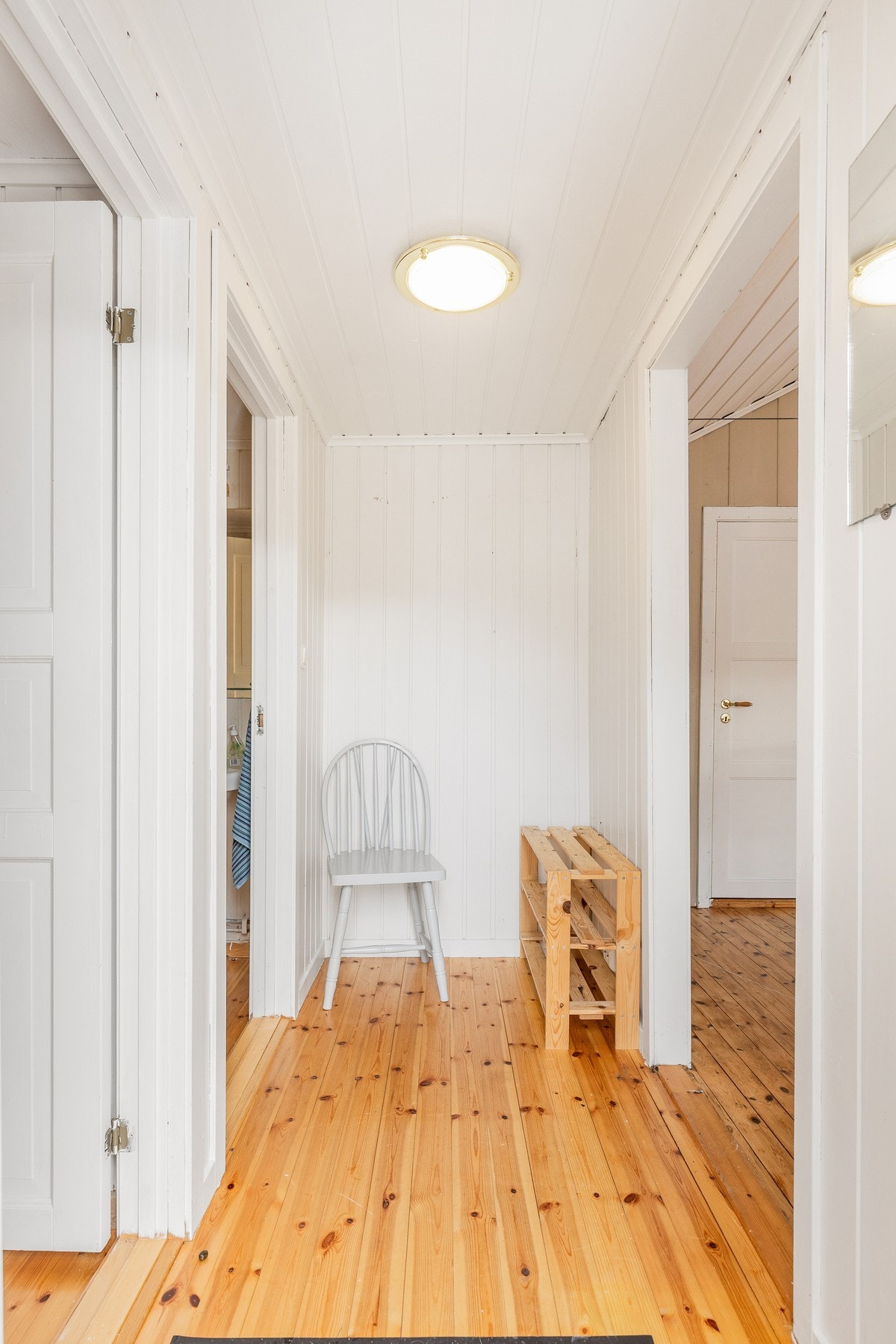 Velkommen inn, førsteinntrykket er en entré hvor du kan henge fra deg yttertøyet . Galleribilde