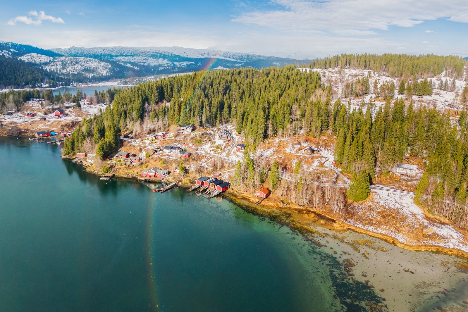 Straumen byr på rolige omgivelser, lite trafikk og en beliggenhet som gir ekte hyttestemning. Området ligger godt i le for vind, noe som gir lune forhold og lange, behagelige sommerkvelder. Galleribilde
