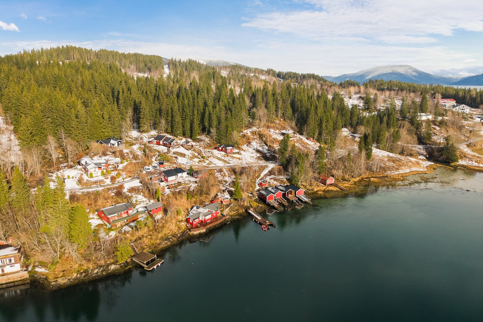Et område som passer perfekt for deg som ønsker ro, stillhet og nærhet til naturen. Straumen er kjent for gode forhold på sjøen, enten du vil fiske, utforske eller bare nyte turen. Galleribilde