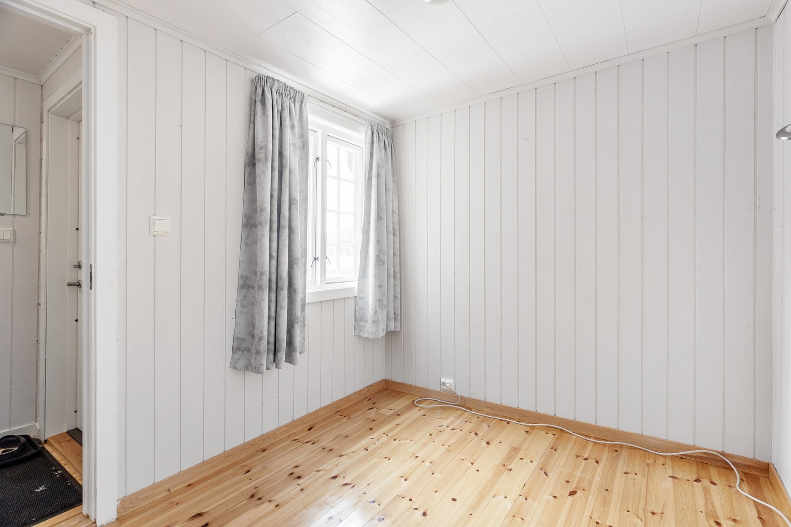 Denne hytten har to soverom som gir rom for flere sengeplasser. Galleribilde