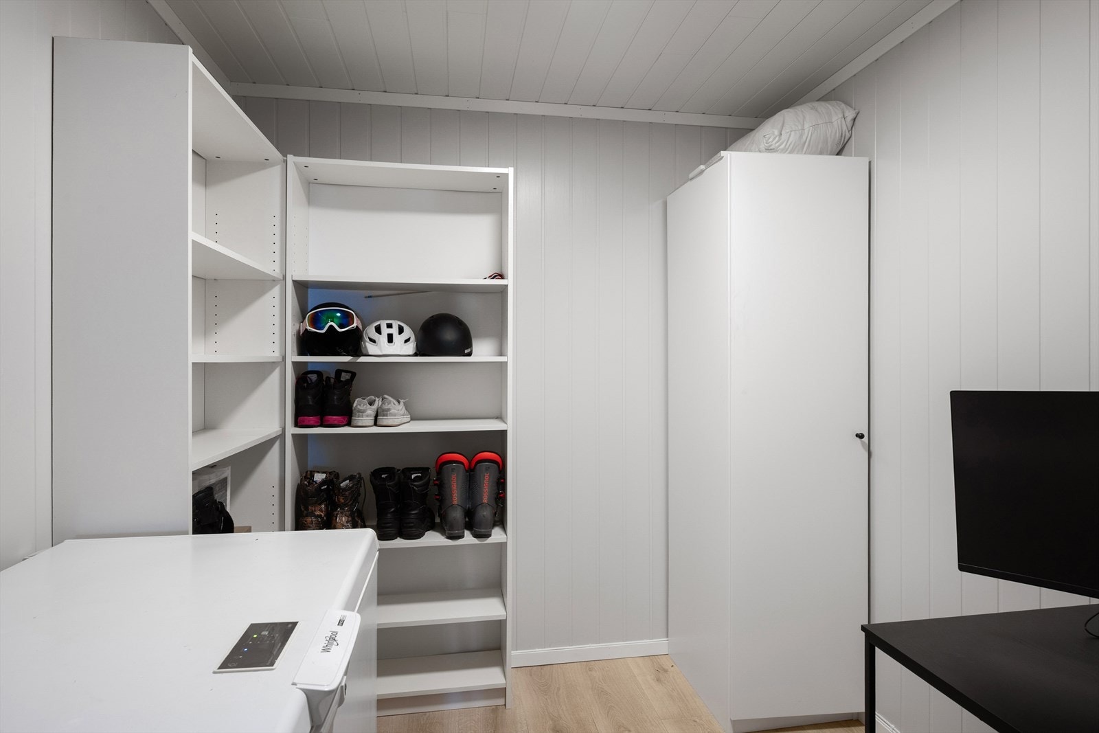Det er lagringsplass i to innvendige boder. Galleribilde