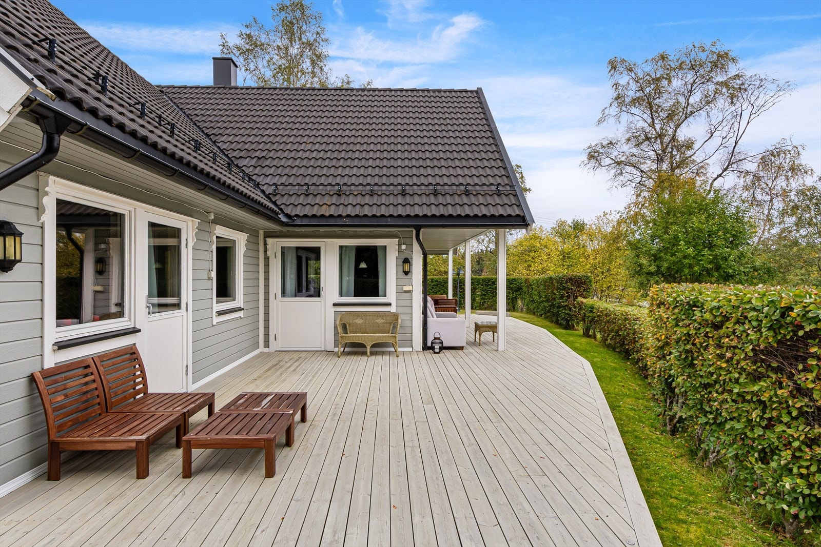 Stor terrasse med gode solhold. Galleribilde