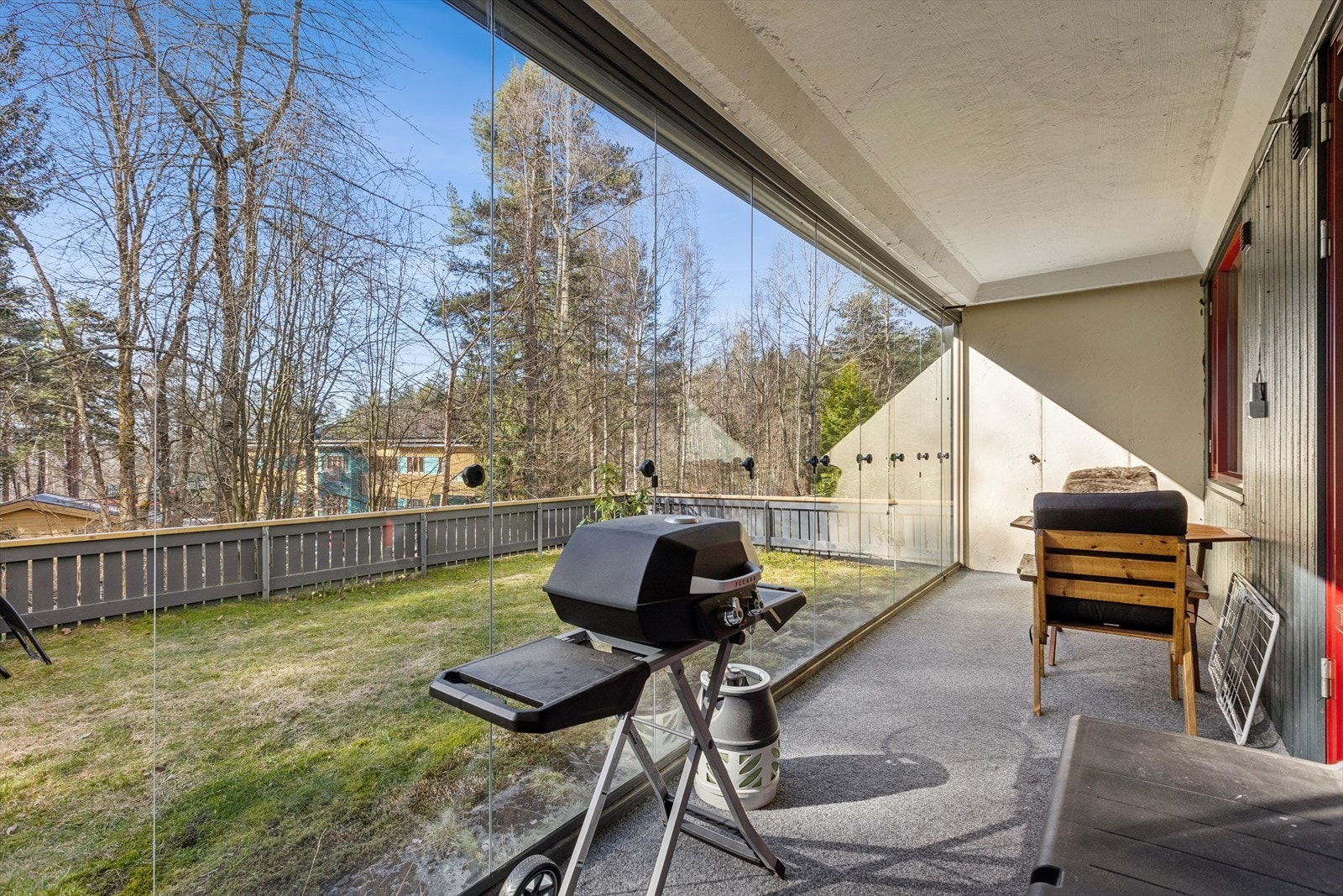 Her er det god plass til en sittegruppe og grill. Galleribilde