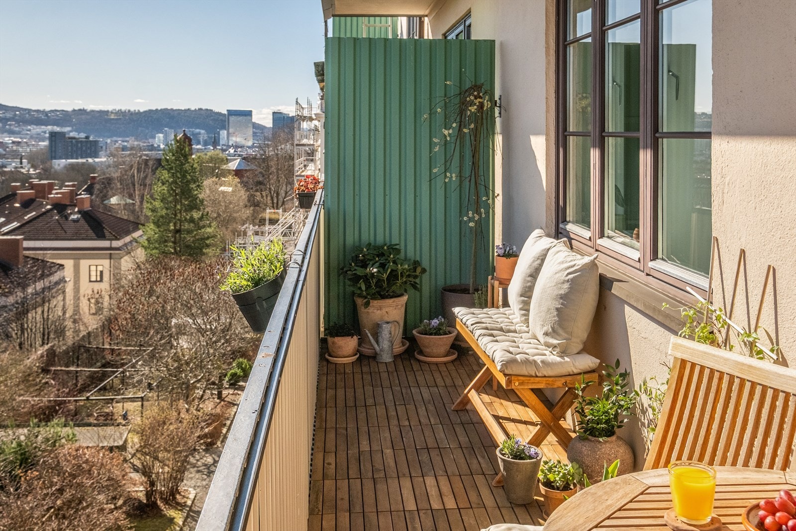 Leiligheten har en inviterende balkong med utgang/adkomst fra stue Galleribilde
