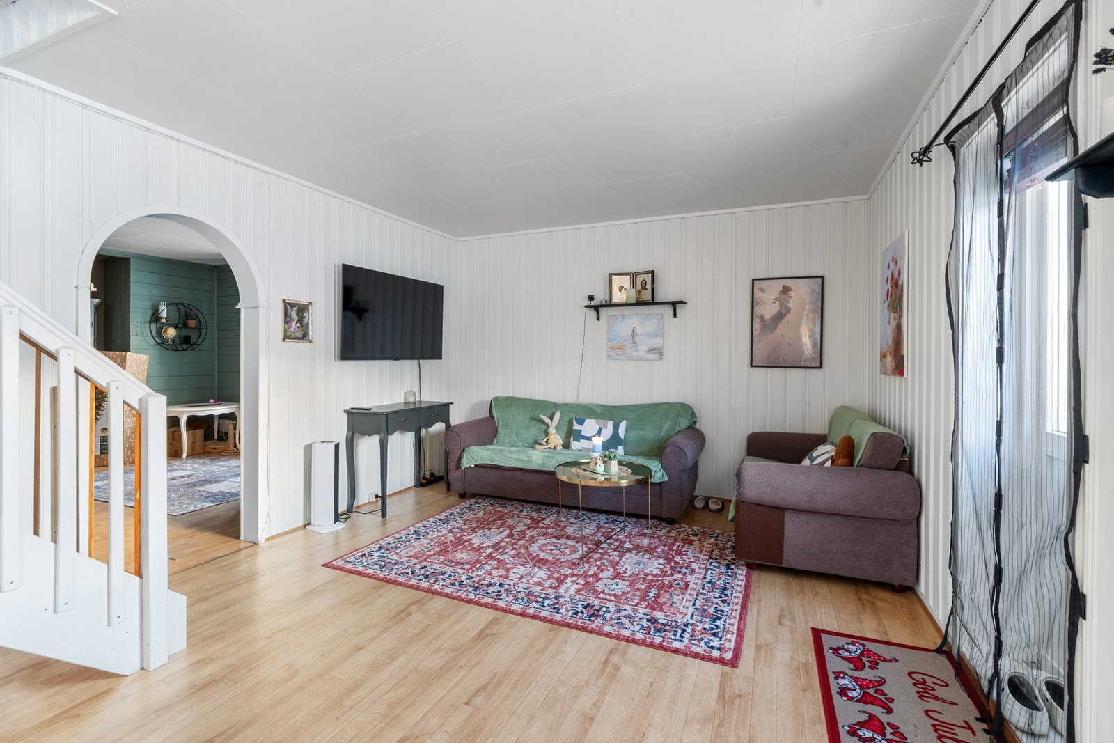 Fra stuen er det utgang til sørvendt terrasse Galleribilde