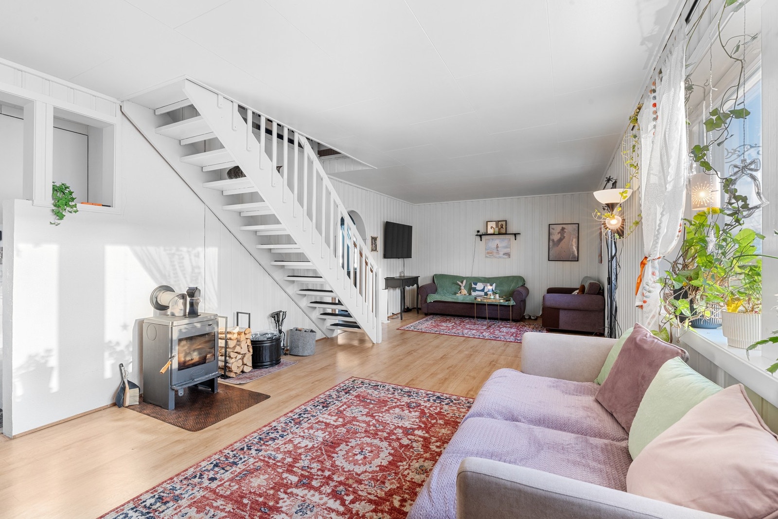 Boligen varmes i hovedsak opp med elektrisitet og vedfyring Galleribilde