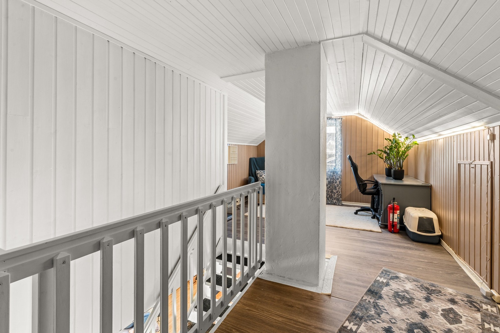 I trappeoppgangen er det plass til å etablere feks. kontor, hobbyrom eller TV krok Galleribilde