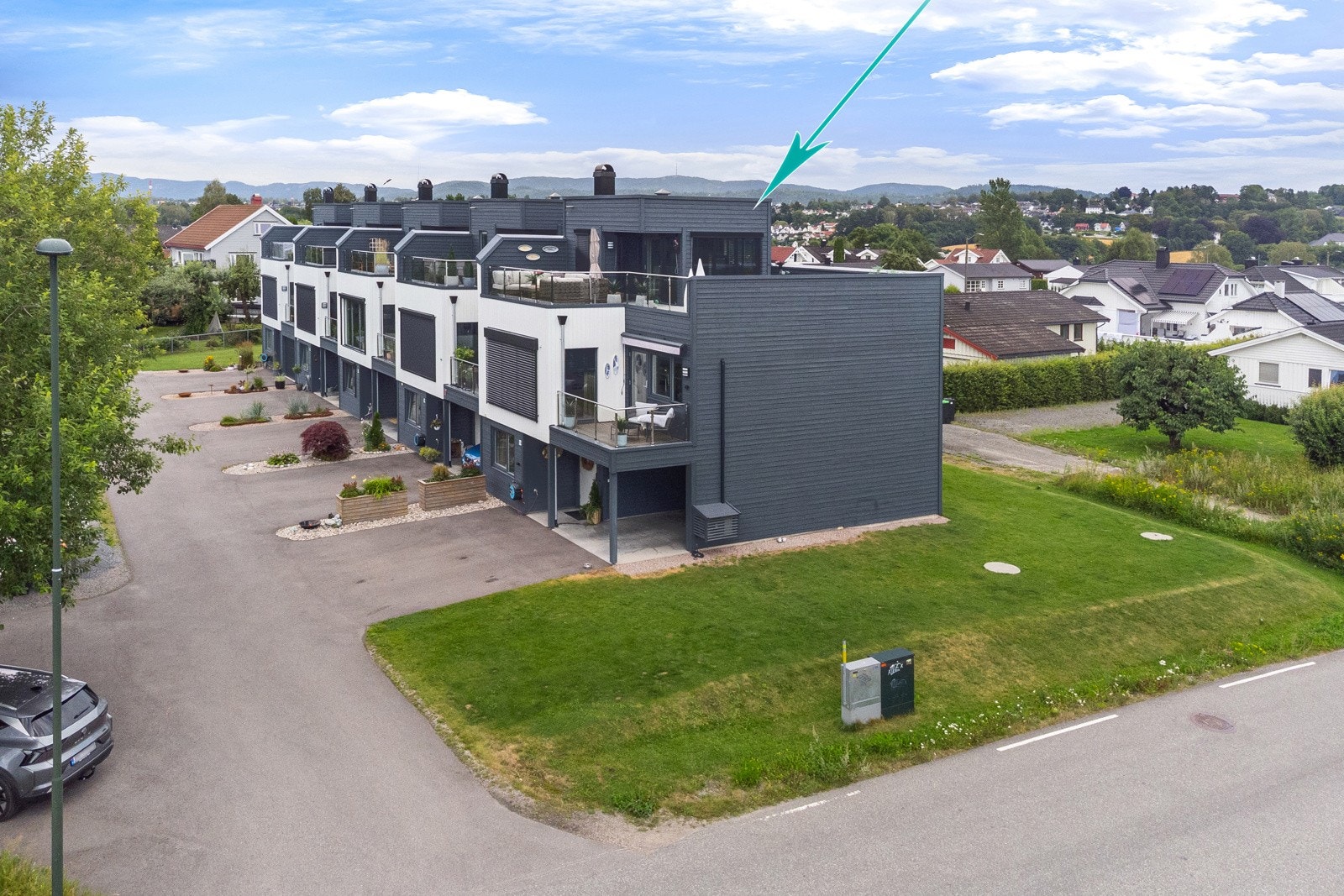 Nyere og innholdsrikt enderekkehus Galleribilde