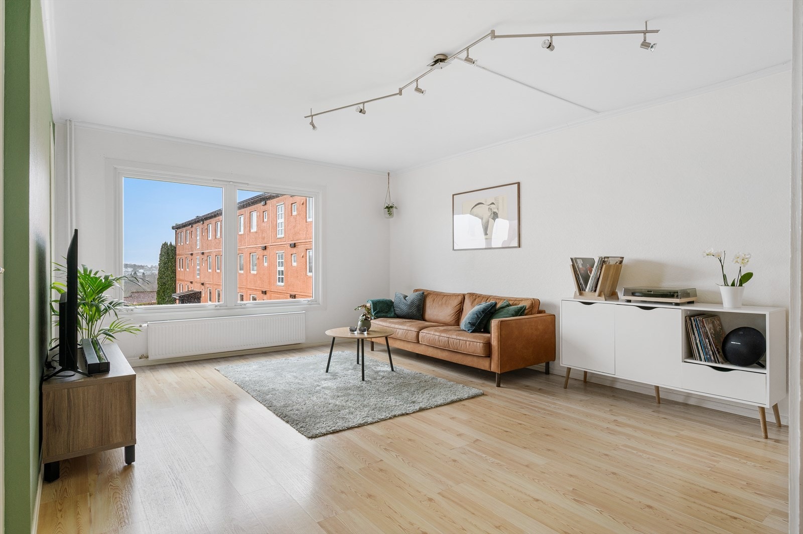 I tillegg til sofagruppe, er det også god plass til en hyggelig og sosial spisestue. Galleribilde