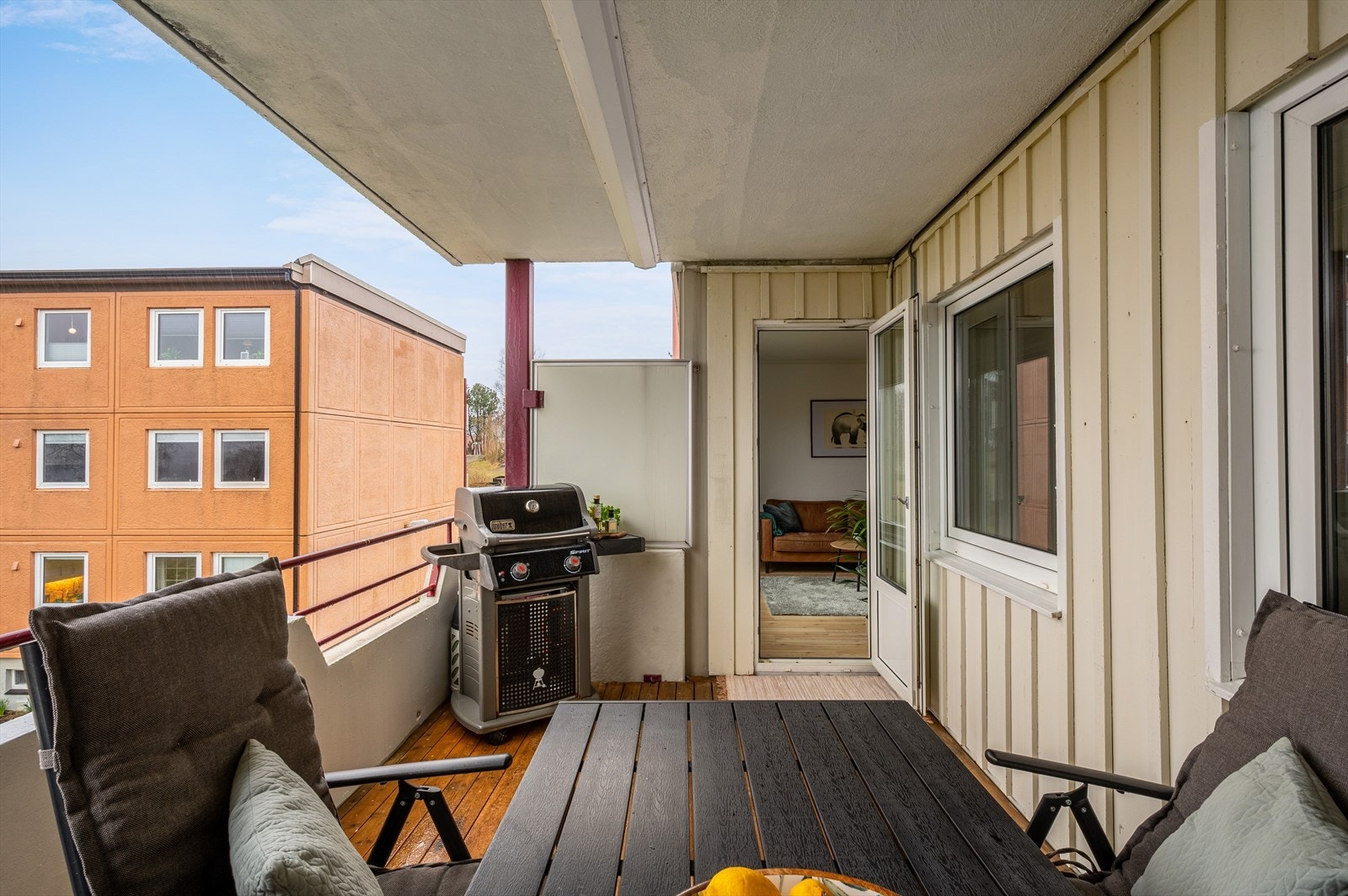 Fra stuen er det utgang til en herlig sørvestvendt terrasse på hele 10 m². Galleribilde