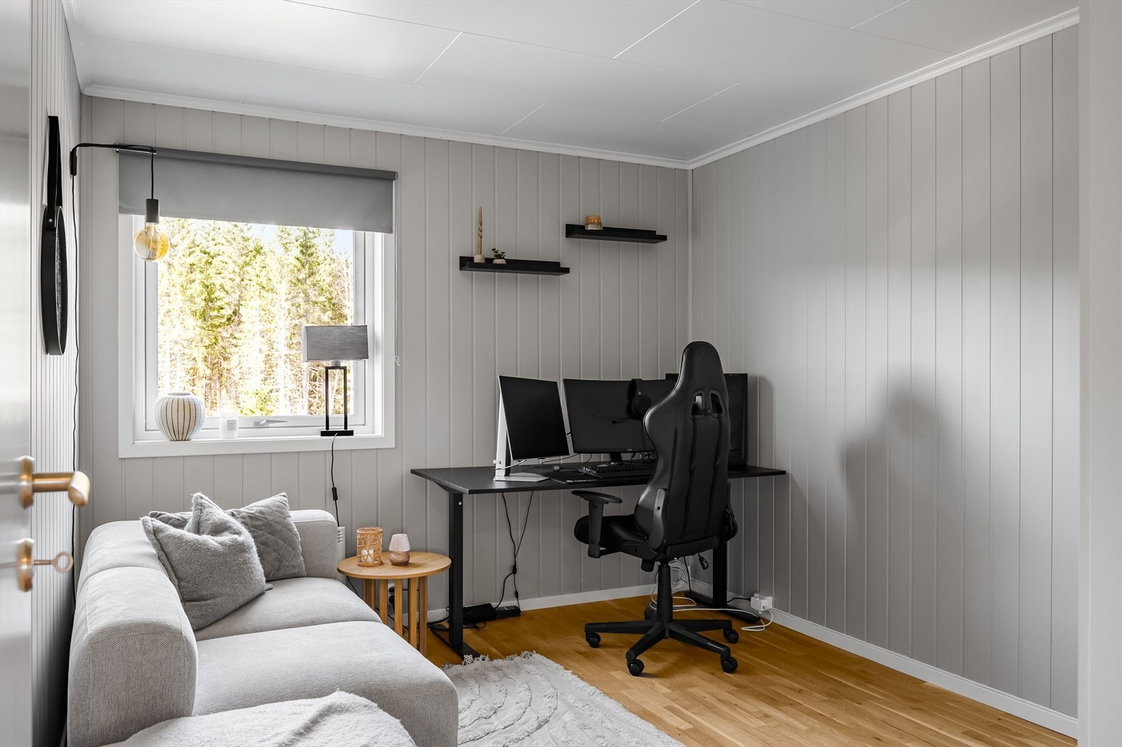 Soverom 3 er av god størrelse og kan benyttes som både ekstra stue og kontor om ønskelig. Galleribilde