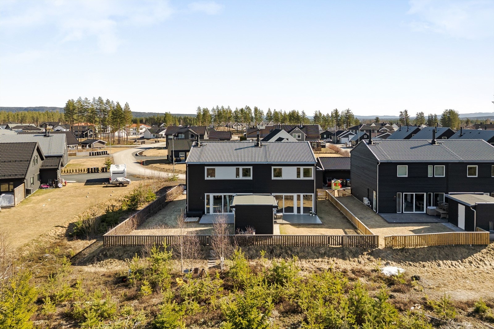 Boligen har en attraktiv og familievennlig beliggenhet med kort vei til bymarka og turmuligheter. Galleribilde