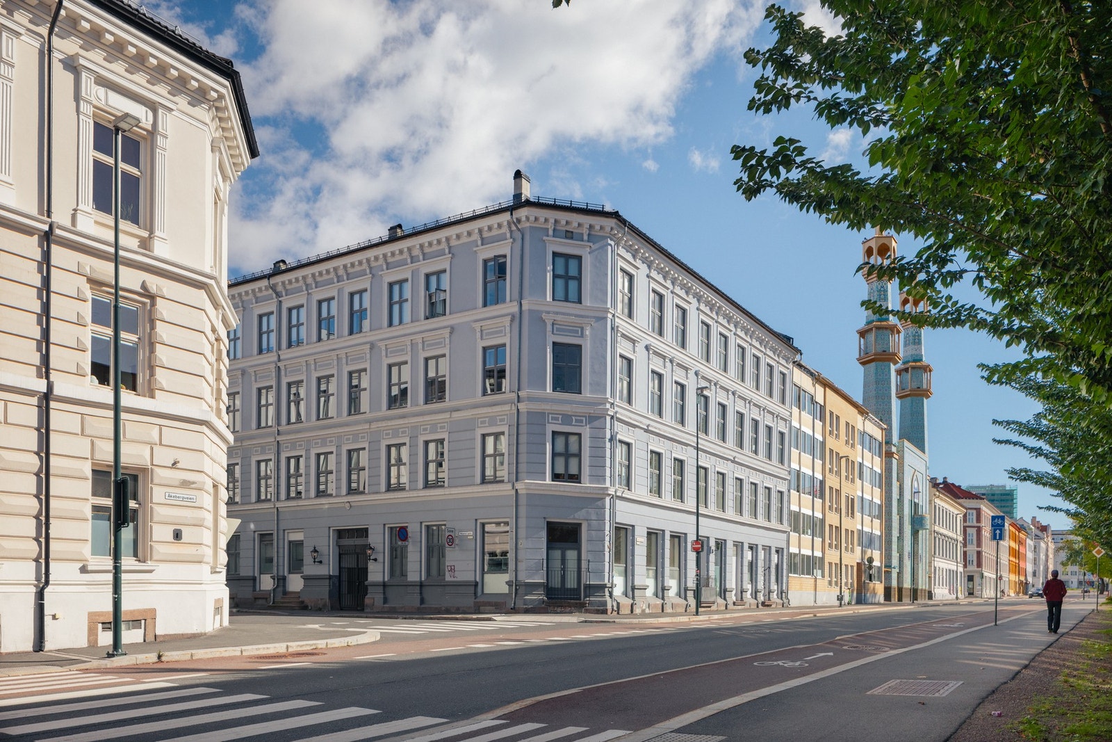 Boligen ligger i en klassisk bygård fra 1898, og ble etablert i 2023 med en gjennomtenkt planløsning. Galleribilde