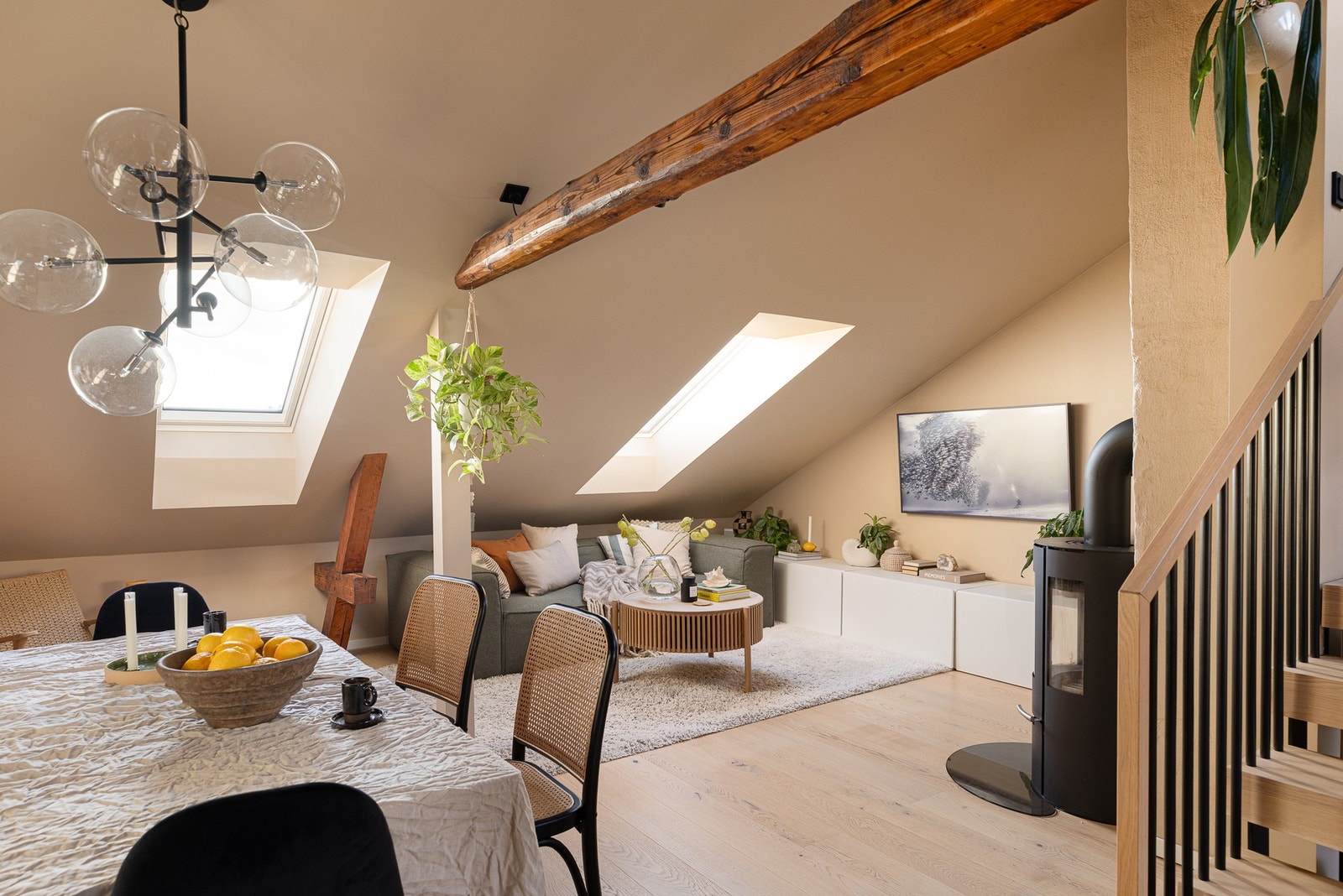 Sjarmerende og moderne loftsleilighet med attraktiv og sentral beliggenhet i Gamle Oslo. Galleribilde