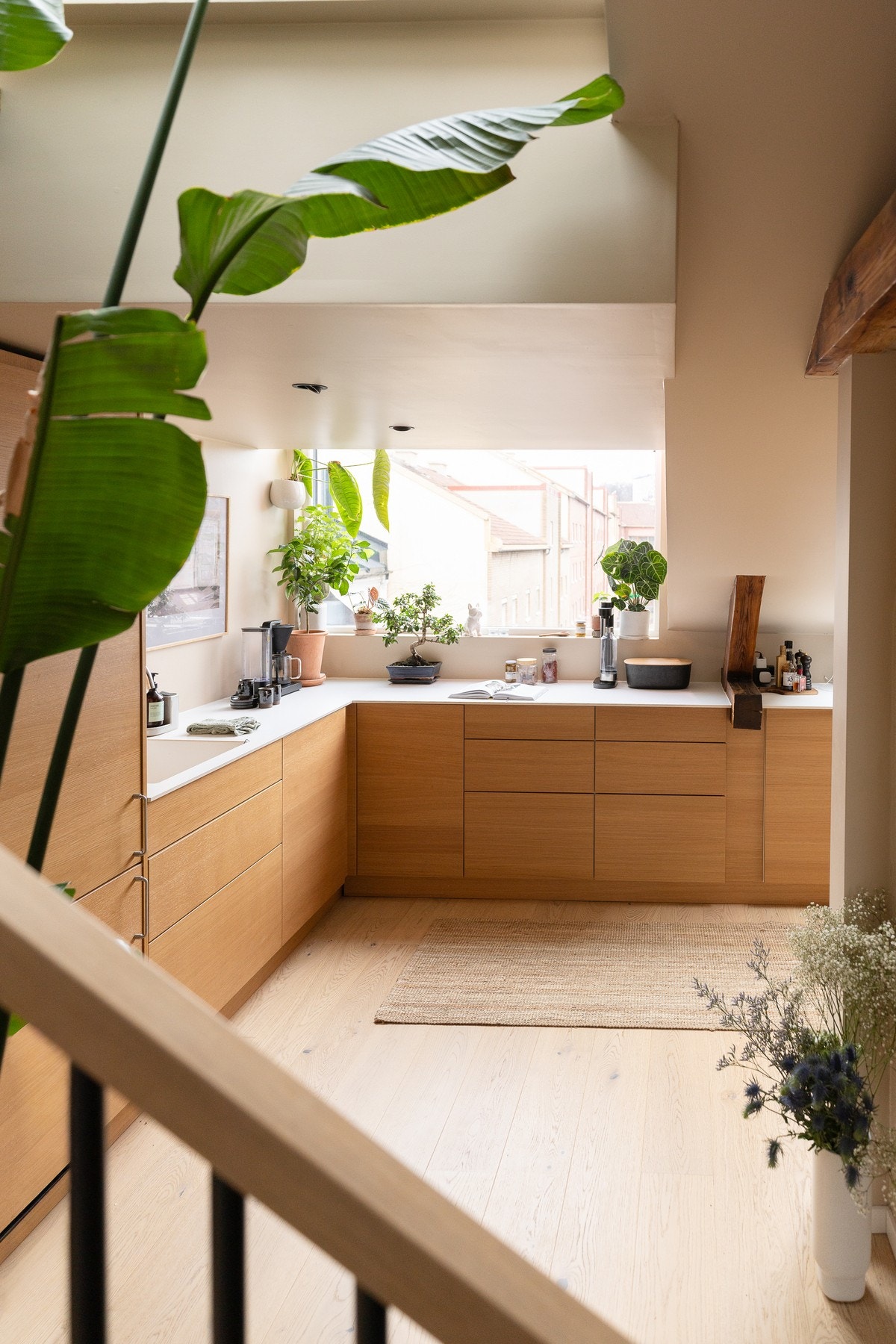 Flere vinduer slipper inn rikelig med naturlig lys. Galleribilde