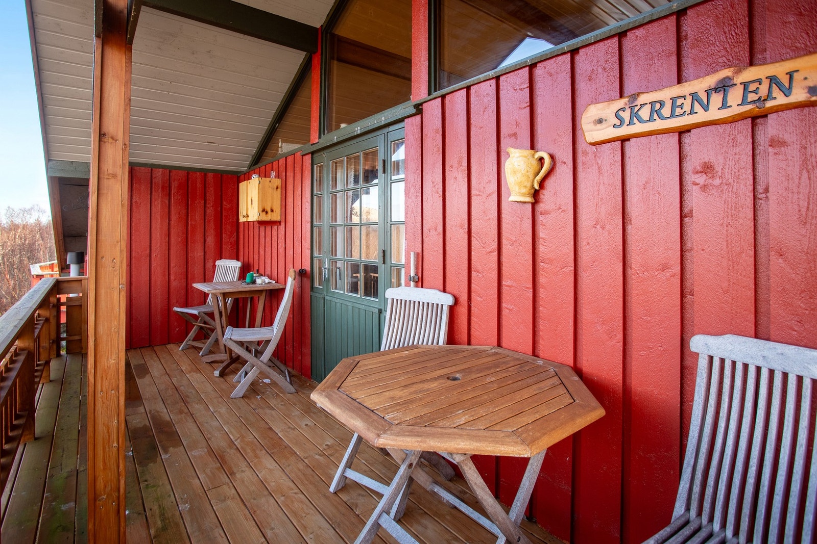 Takoverbygd terrasse med fine muligheter for hygge og ro Galleribilde