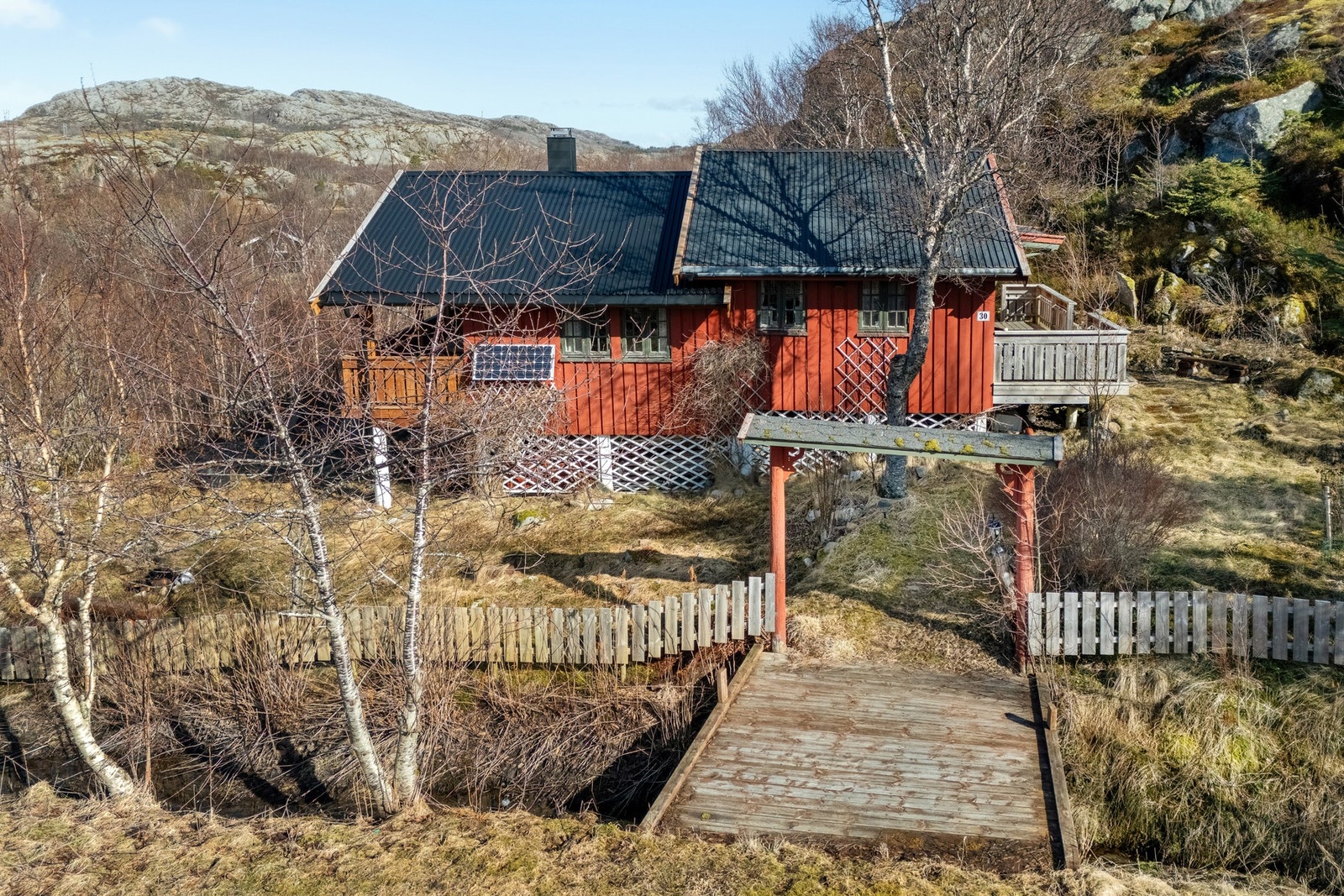 Hytta ble oppført i 1986 Galleribilde