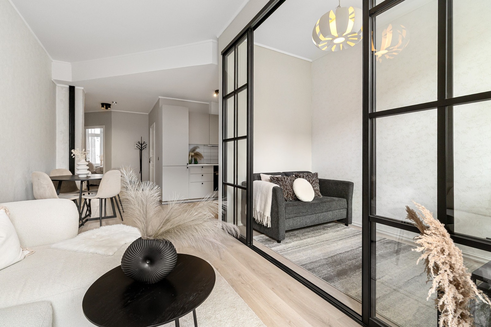 Designmessig dør til enten en ekstra stue eller soverom 2. Galleribilde
