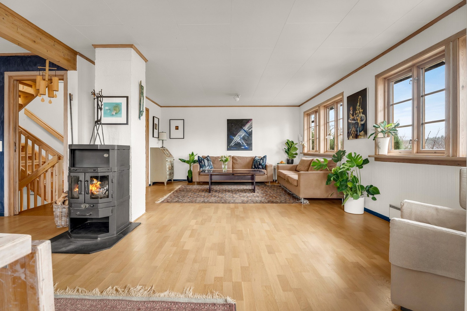 Stuen har vedfyring. Galleribilde