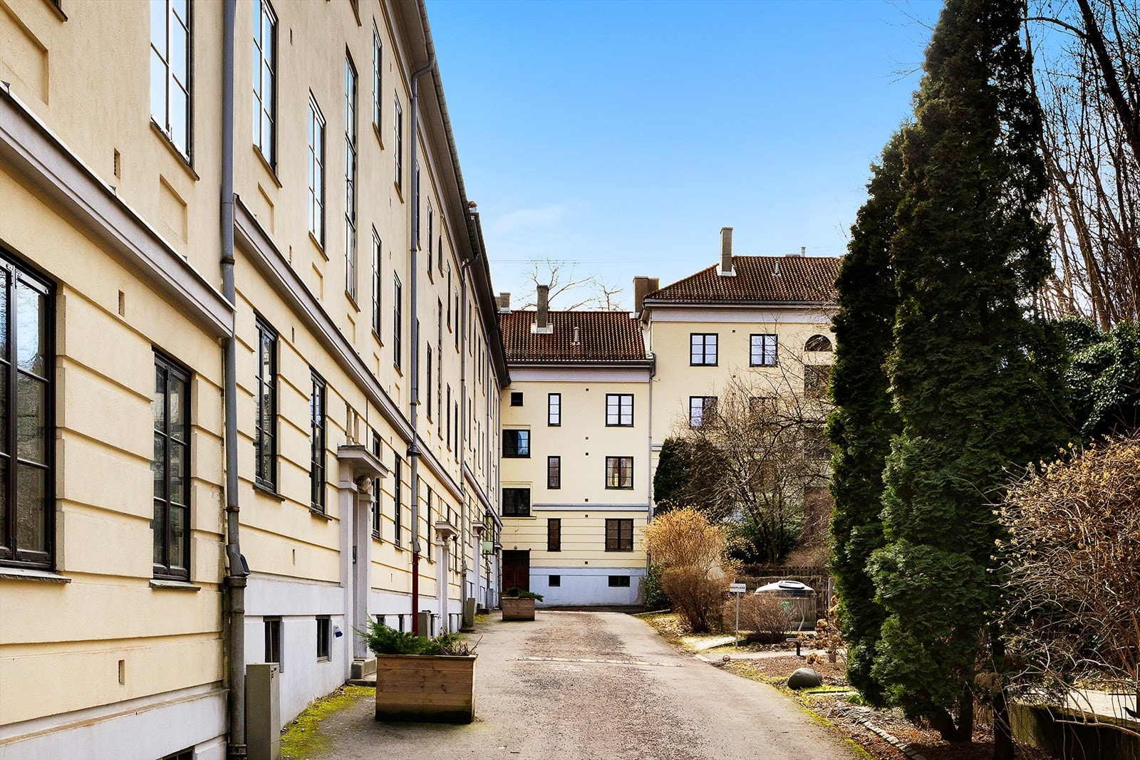 Leiligheten har en meget sentral beliggenhet midt mellom St. Hanshaugen, Sagene/Torshov og Grünerløkka. Galleribilde