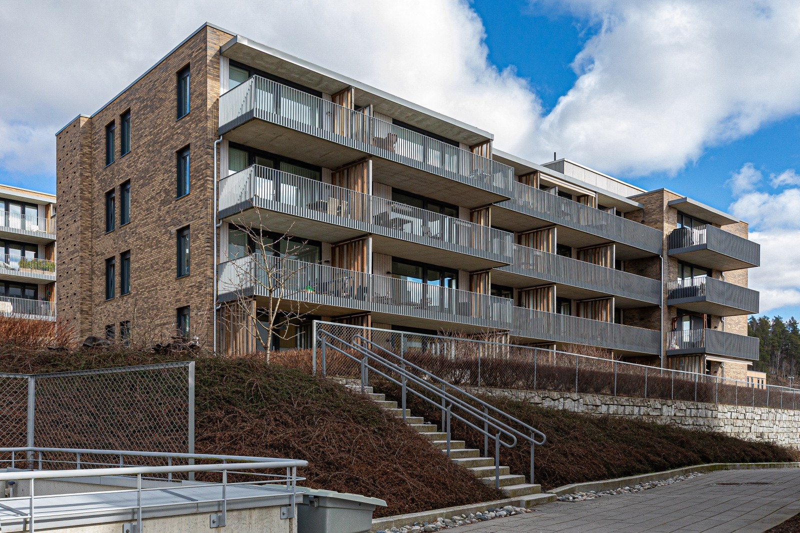 Velkommen til et særdeles attraktivt og populært område i Lørenskog stasjonsby. Galleribilde