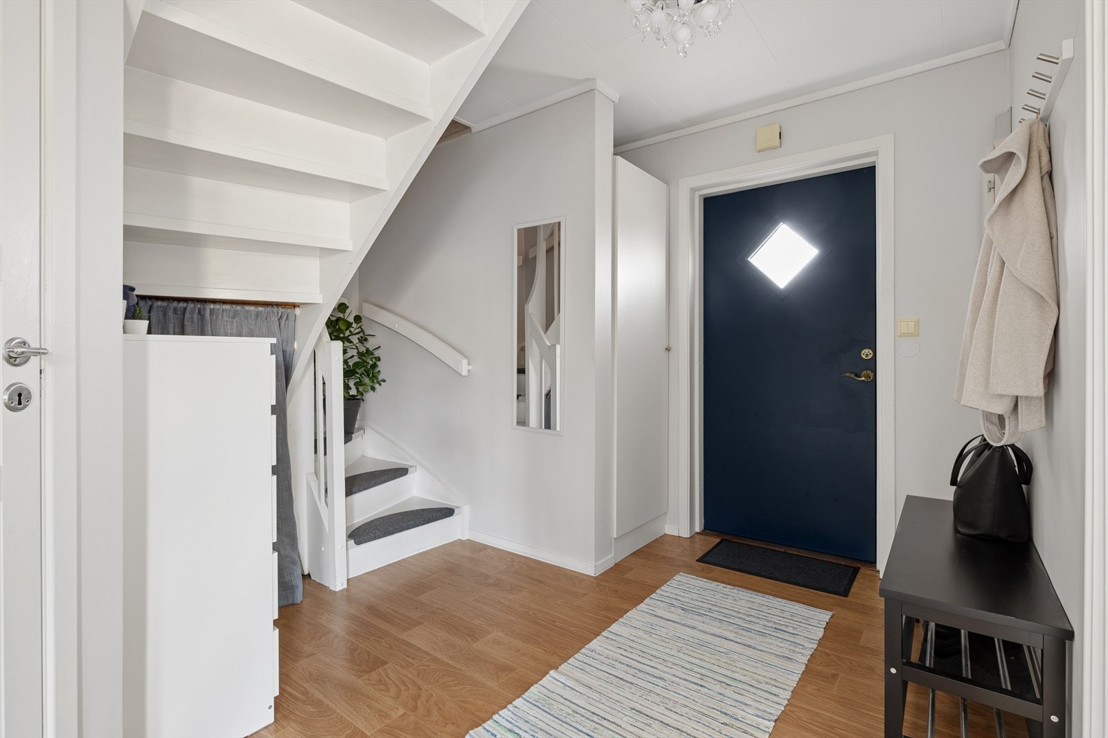 Inngangspartiet er lyst og innbydende. Galleribilde