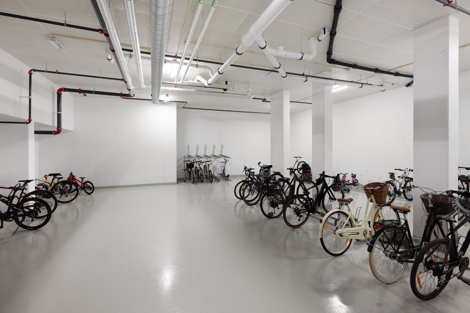 Felles sykkelparkering i borettslaget Galleribilde
