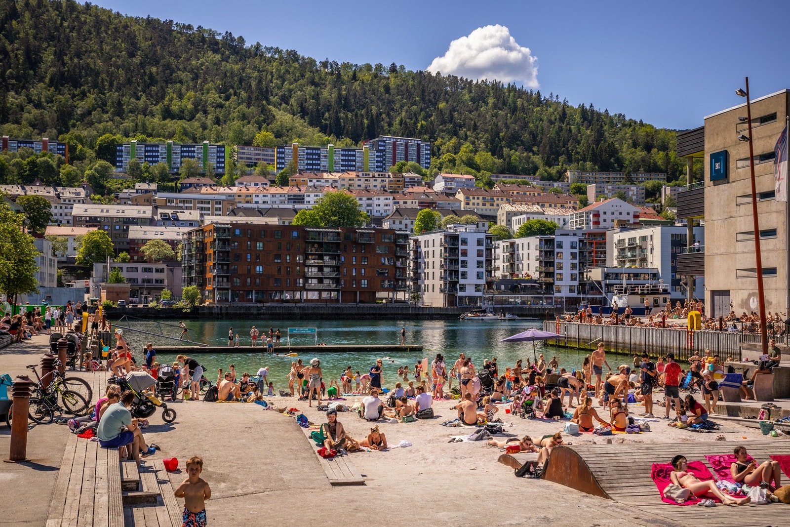 - 2 minutters gange til bystrand og BI - Galleribilde