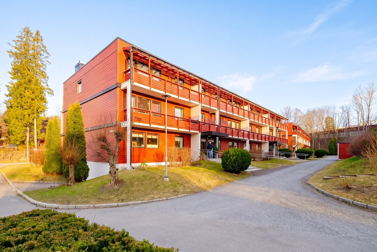 Selve bygningen er fra 1982 Galleribilde