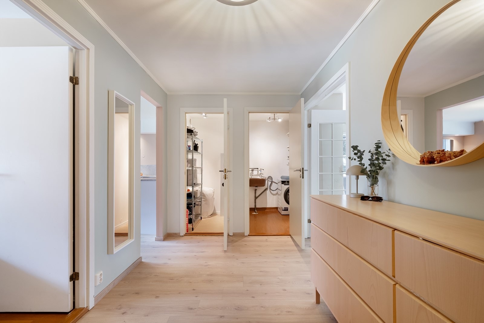 Stor entre som binder rommene sammen Galleribilde