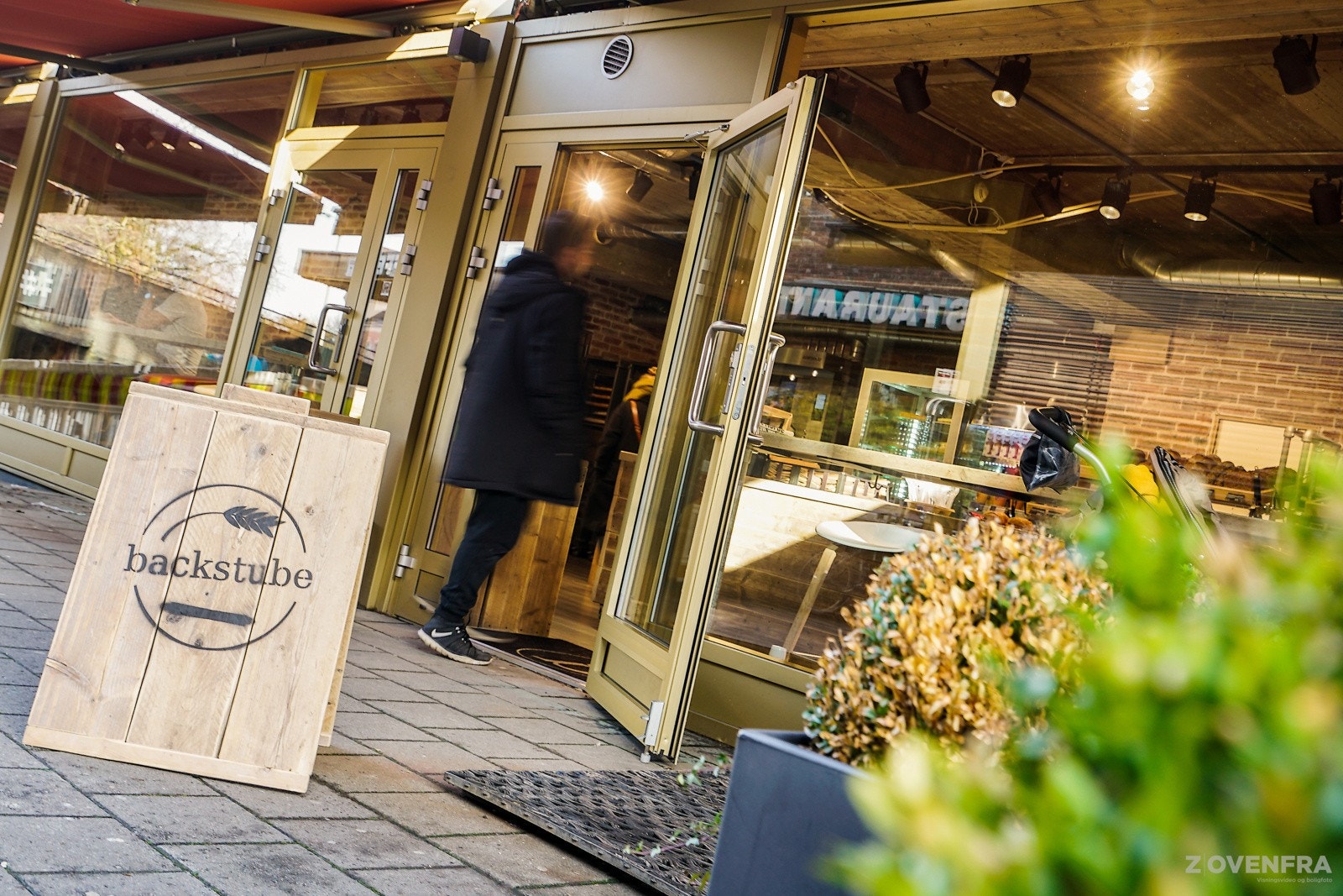 Det er kun 11 minutters gange til Tøyen Torg, som har et fantastisk utvalg av kafeer, restauranter, butikker, bibliotek og mye mer. Galleribilde