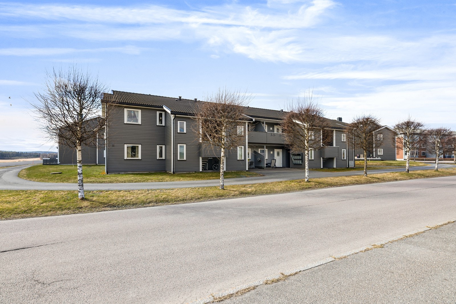 Boligen har en fin beliggenhet i byggets 2. etasje. Galleribilde