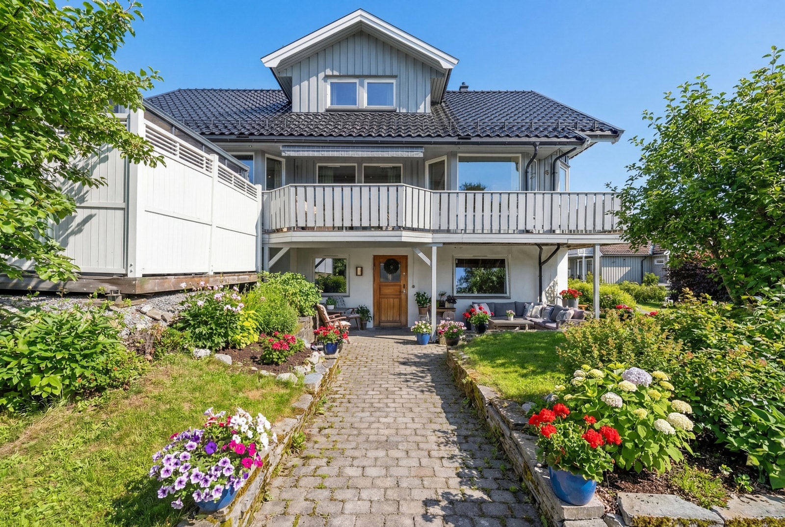 Godkjent utleiedel med egen inngang. Galleribilde
