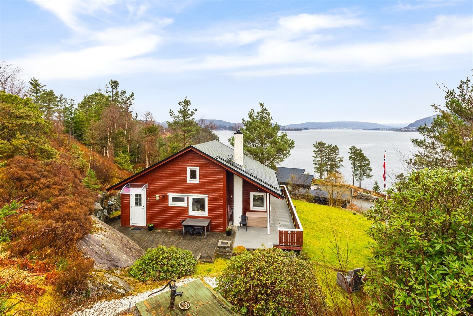 - En herlig fritidseiendom på 65 m² med like ved sjøen - Galleribilde