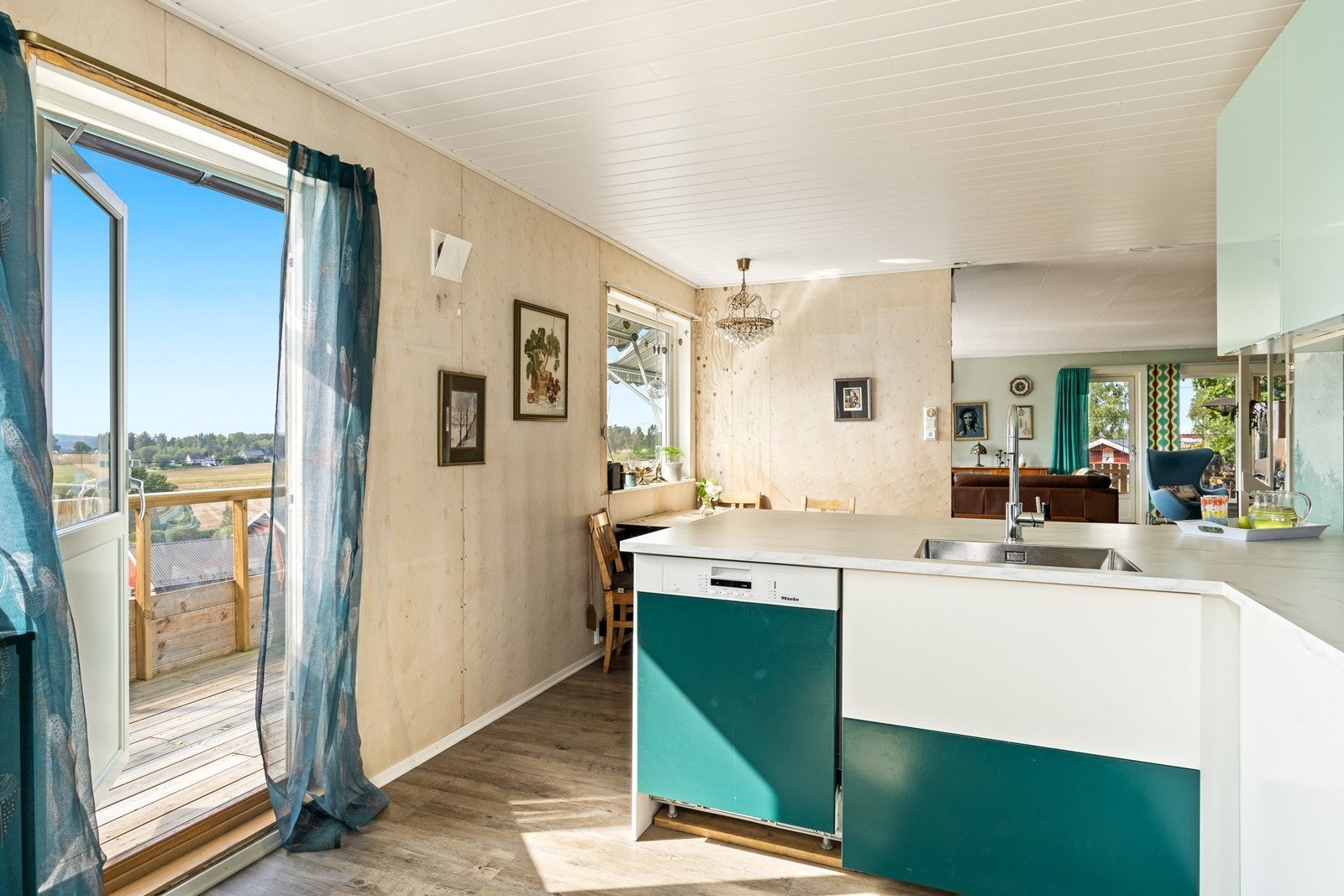Utgang til terrasse fra kjøkken. Galleribilde