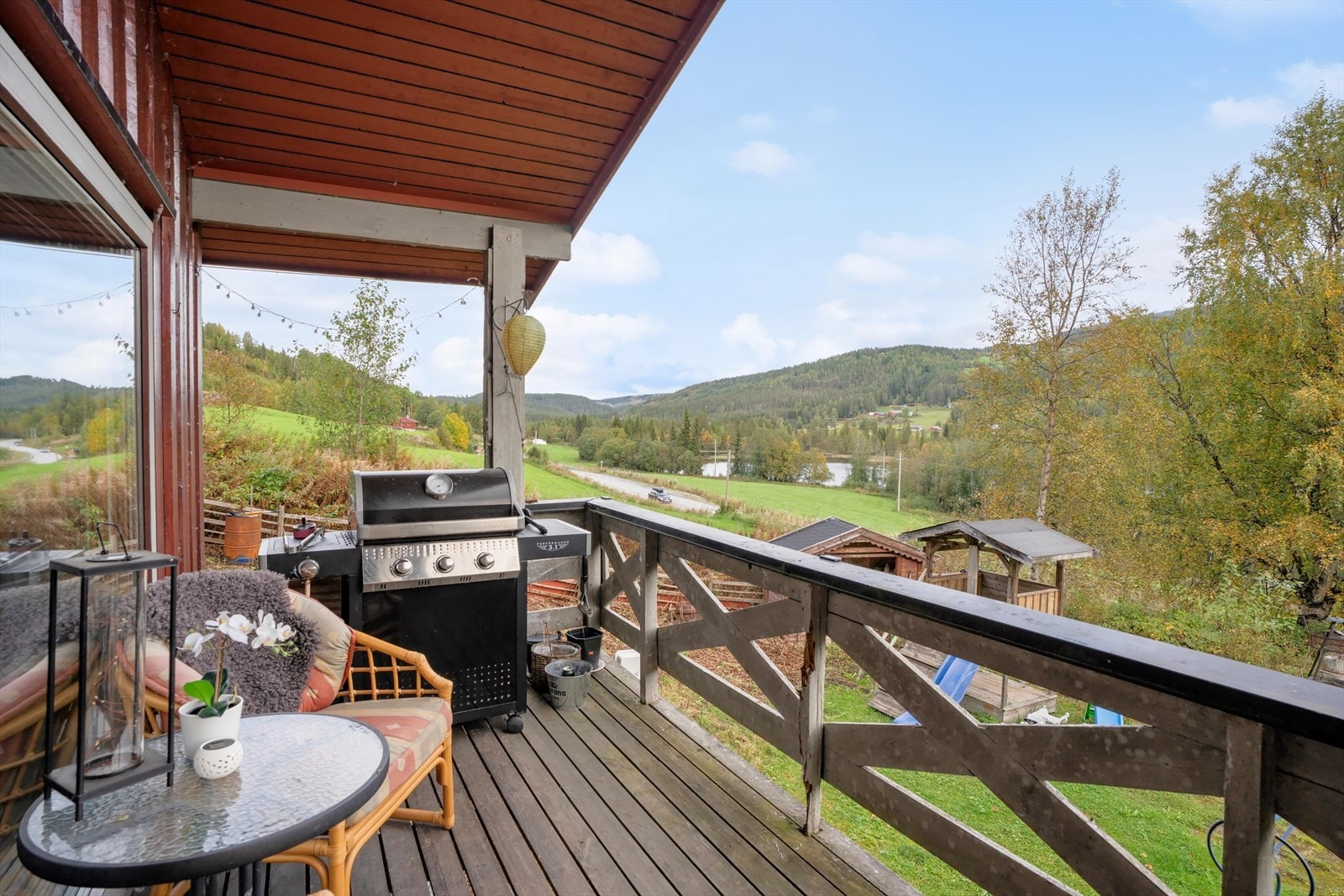 Verandaen måler ca. 23 kvm. Galleribilde