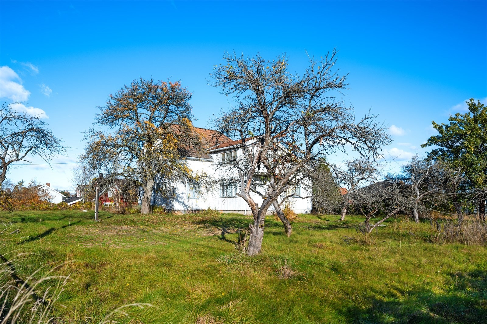 Lysneveien 7 er en hel tomannsbolig som er opprinnelig oppført i 1916 og er senere tilbygget i både 1971 og 1988. Galleribilde