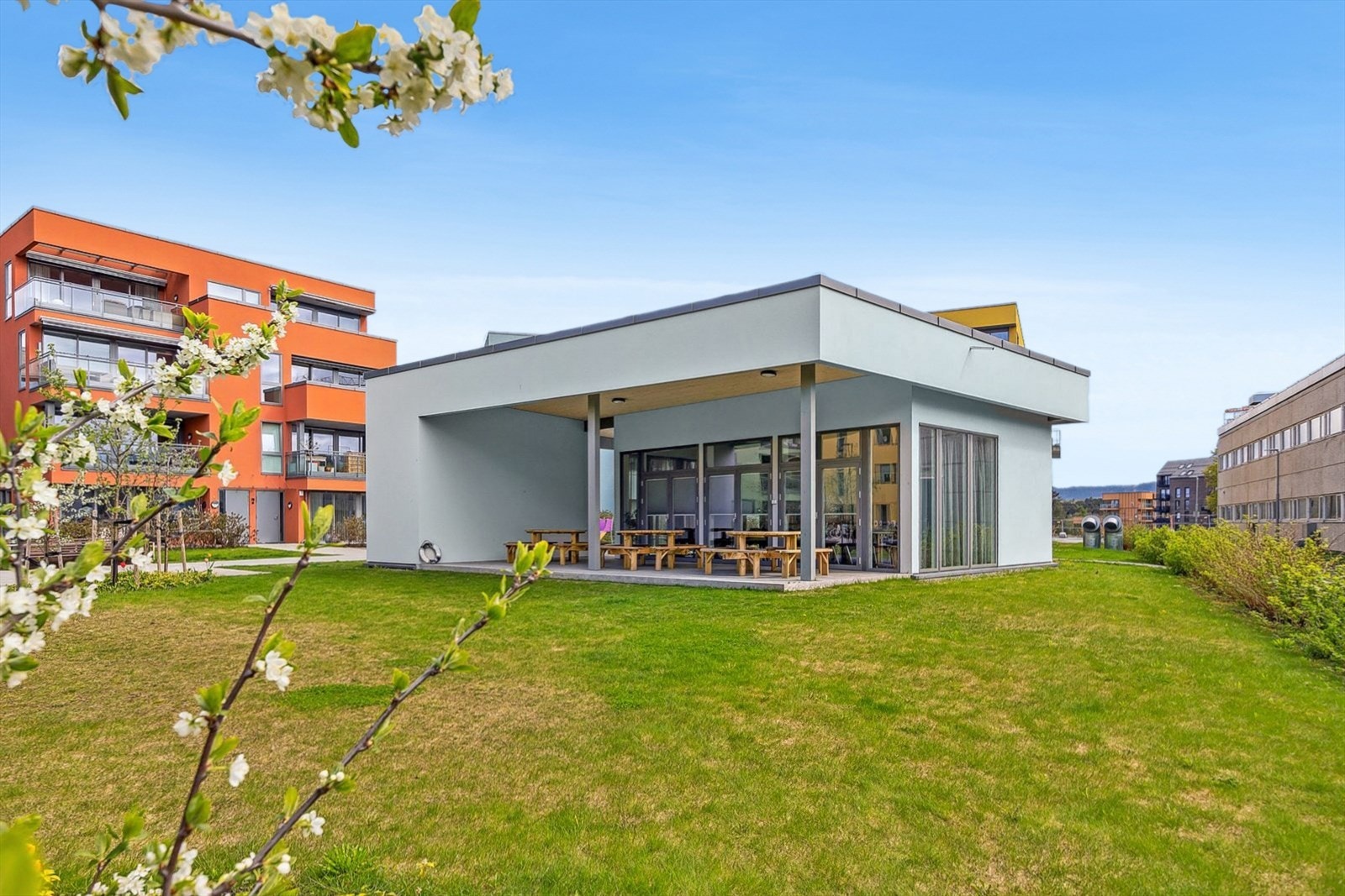 Beboerne har også tilgang til å leie et felles hagehus med kjøkken og toalett, perfekt for sosiale sammenkomster. Galleribilde