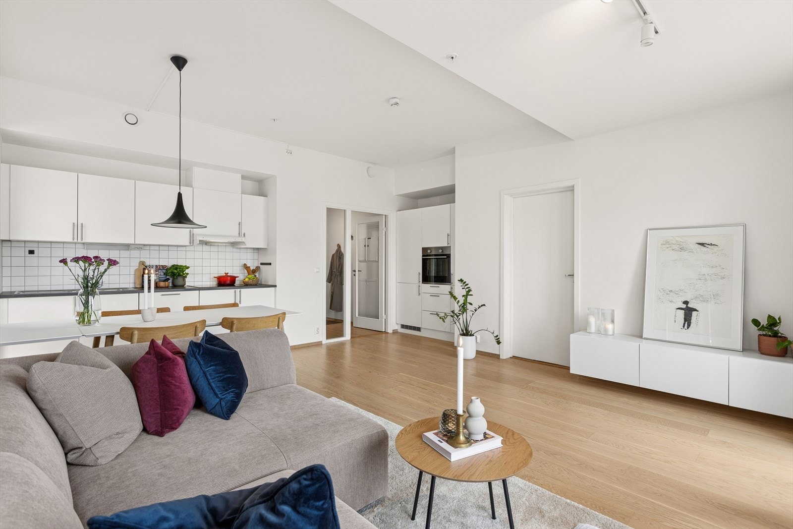 Leiligheten har balansert ventilasjon med varmegjenvinning, som gir et sunt og energieffektivt inneklima. Galleribilde