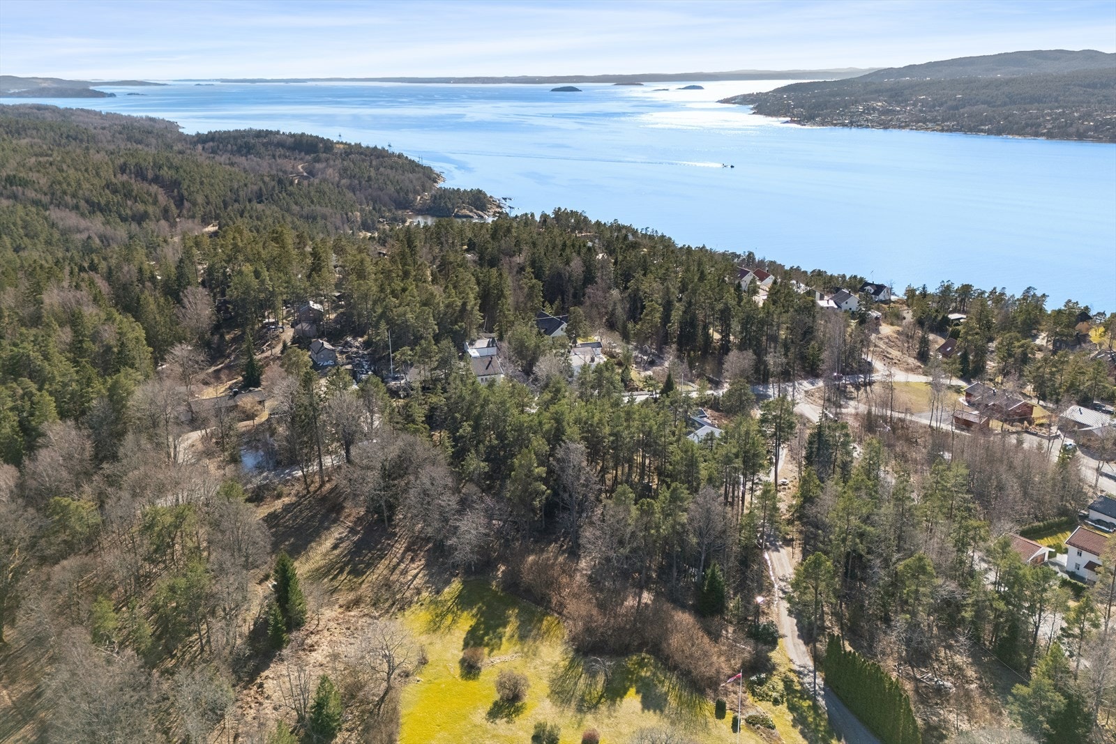 Området byr på flotte turmuligheter i skog og mark, rett utenfor den fremtidige eiendommen. Galleribilde