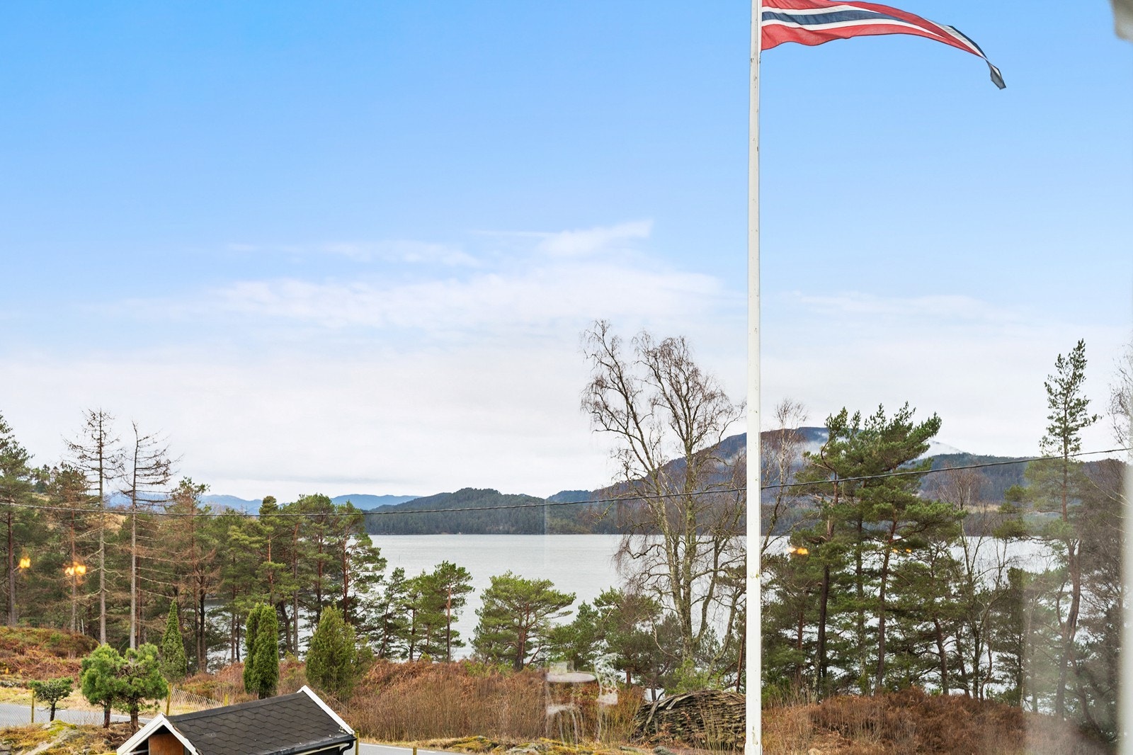Fra stuen er det flott utsikt. Galleribilde
