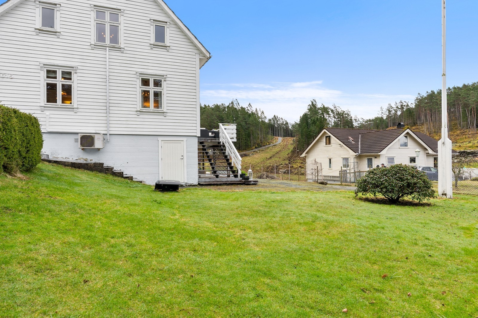 Hytten har en koselig og idyllisk beliggenhet på vakre Halsnøya. Galleribilde