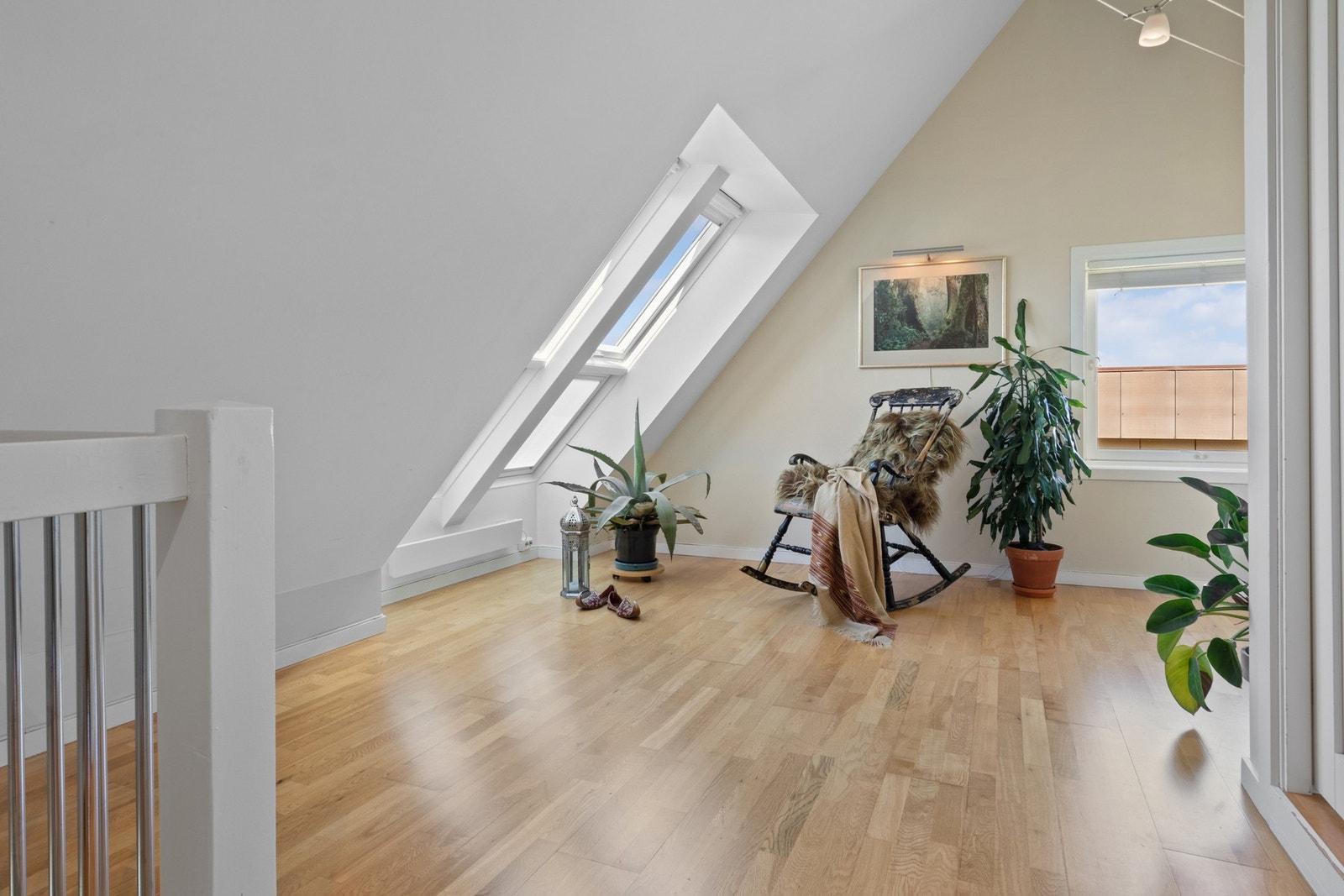 Rommet er et attraktivt tilleggsareal, spesielt for barnefamilier, og byr på nydelig utsikt mot vakre solnedganger. Galleribilde